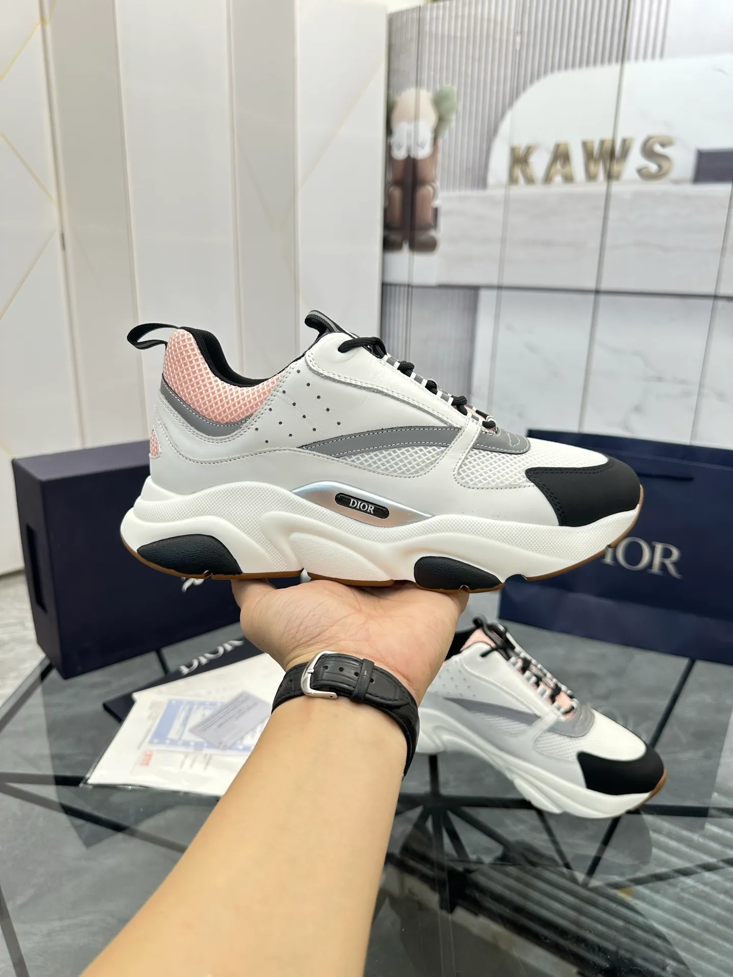 Men's shoes: 💰P460¥ Ready in Guangzhou, fully packaged Product trademark: Dior* "Dior*" low-top casual shoes Regular size: 38-46 (can be customized to 47) B22 Product materials: imported cowhide leather upper spliced ​​with original fabric, breathable lining, original outsole. Number: 920